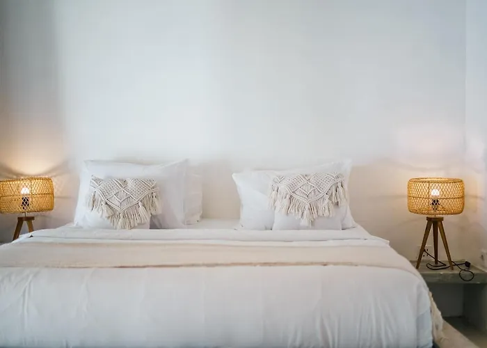Santorini - Boho-chic 3-bedroom In The Heart Of Berawa! Canggu (Bali)