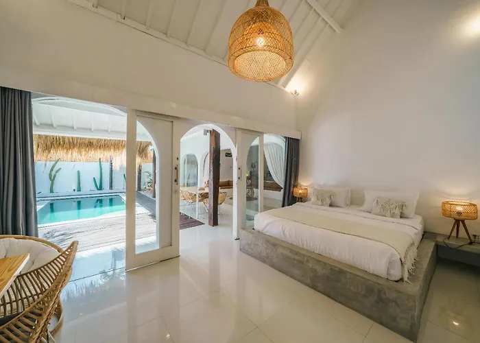 Santorini - Boho-chic 3-bedroom In The Heart Of Berawa! Villa *