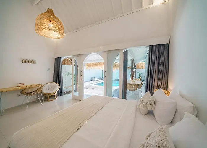 Santorini - Boho-chic 3-bedroom In The Heart Of Berawa! Villa *