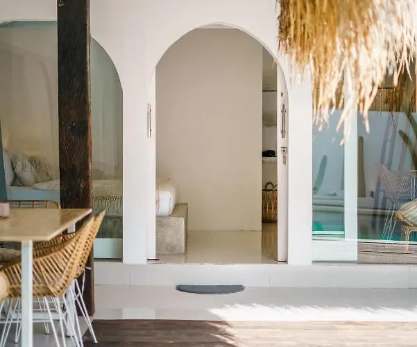 Santorini - Boho-chic 3-bedroom In The Heart Of Berawa!