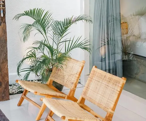Santorini - Boho-chic 3-bedroom In The Heart Of Berawa! Canggu (Bali)