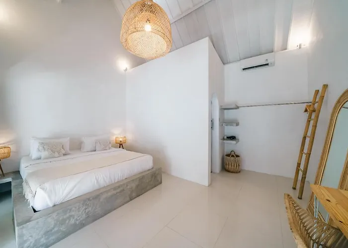 Santorini - Boho-chic 3-bedroom In The Heart Of Berawa! Villa *
