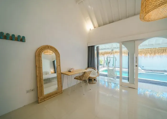Santorini - Boho-chic 3-bedroom In The Heart Of Berawa! Villa