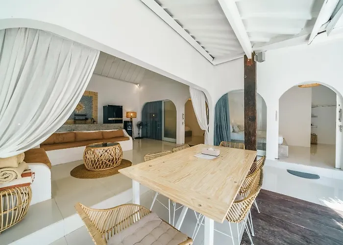Villa Santorini - Boho-chic 3-bedroom In The Heart Of Berawa!