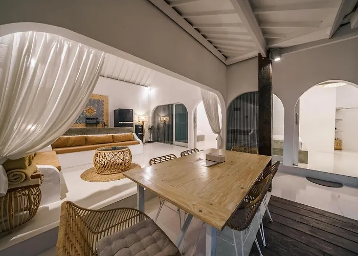 Santorini - Boho-chic 3-bedroom In The Heart Of Berawa! *