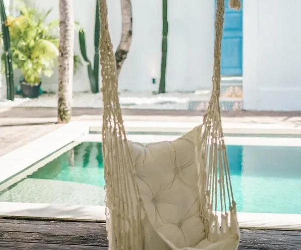 Santorini - Boho-chic 3-bedroom In The Heart Of Berawa! Villa Canggu (Bali)
