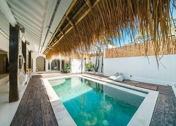 Villa Santorini - Boho-chic 3-bedroom In The Heart Of Berawa! Canggu (Bali)